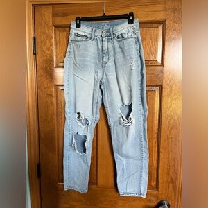 Light wash mom jeans